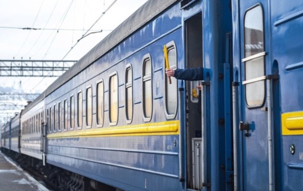 Укрзалізниця призупинила рух поїздів на Одещині