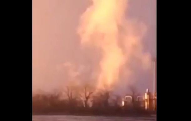 Військові РФ перебили газопровід на Донбасі, почалася пожежа