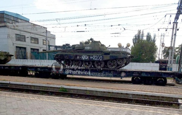 Росія перекинула в Україну старі танки Т-62