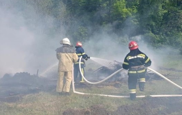 У Київській області гасять три великі пожежі