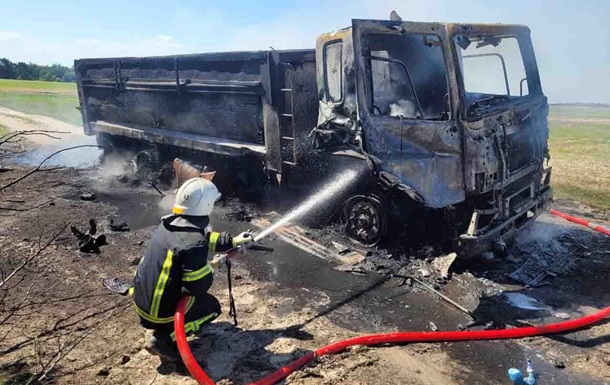 На Київщині вантажівка підірвалася на міні