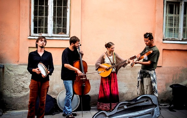 У Тернополі вуличним музикантам заборонили співати російською мовою
