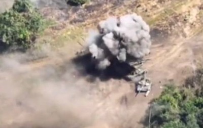 Далеко не заїхав: танк РФ вибухнув на міні