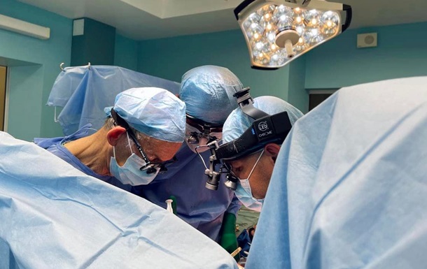 Львівські медики вперше провели трансплантацію стовбурових клітин