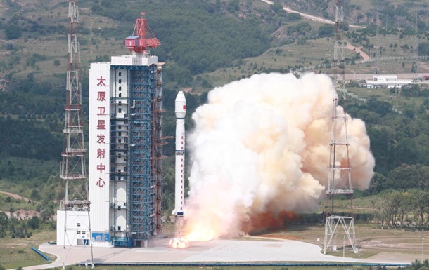 Китай запустив три нові супутники для моніторингу вуглецю в космосі