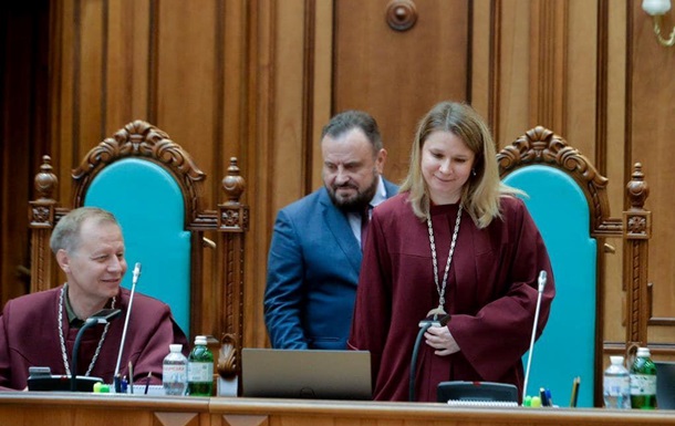 У КСУ відбулася церемонія присяги нового судді Совгирі