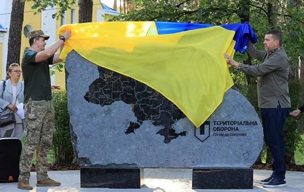 В Ірпені з явився перший в Україні пам ятник теробороні
