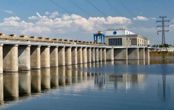 ЗСУ ударами  коригують  ремонтні роботи РФ на Каховському мості