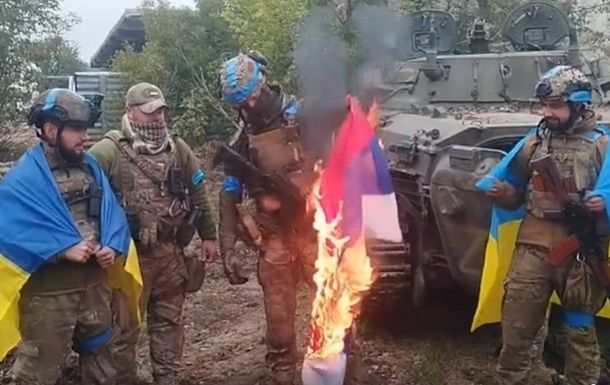Деокупація: десантники показали, як піднімають прапори України