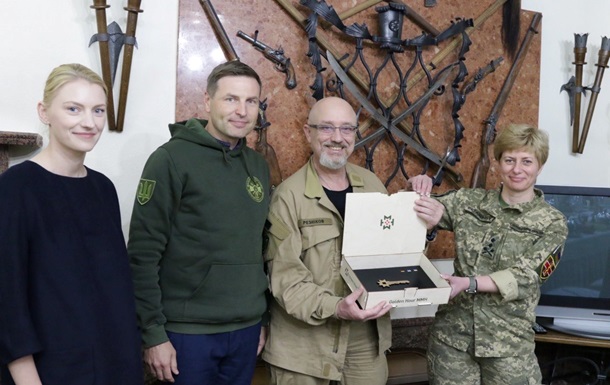 Міністр оборони Естонії привіз у Київ мобільний госпіталь