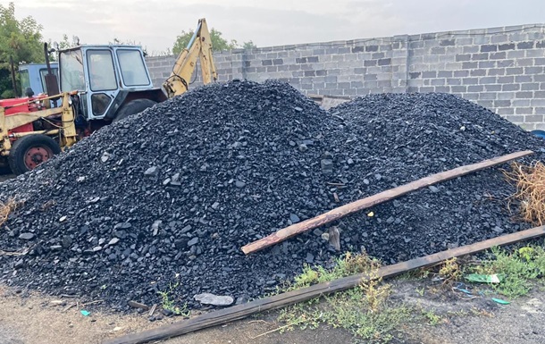 На Дніпропетровщині крали вугілля із вагонів на станції