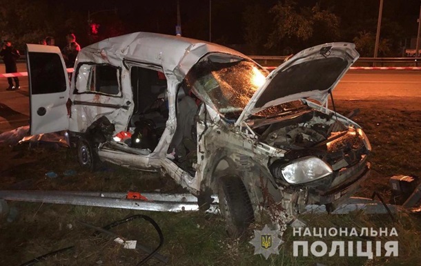 На Львівщині у ДТП з військовим авто загинули чотири людини