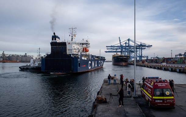 Корабель із французькою гумдопомогою для України прибув до Румунії