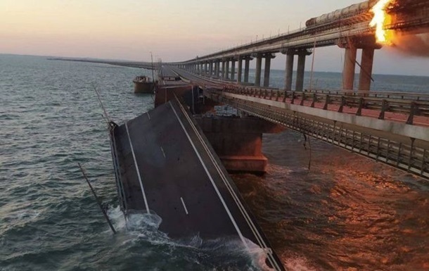 Окупанти назвали терміни запуску вантажівок по Кримському мосту