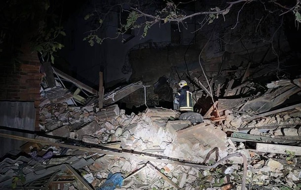 У Миколаєві внаслідок обстрілу завалився будинок
