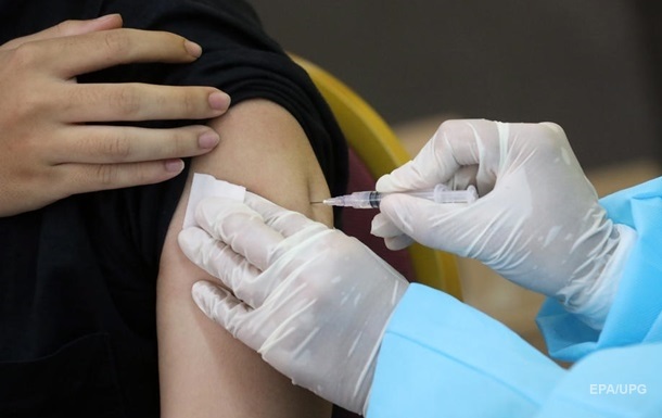 Україна отримала 500 тисяч доз вакцини проти штаму Омікрон