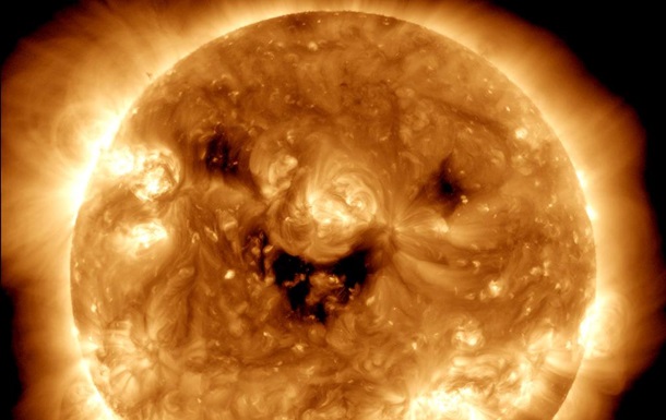 Вчені показали  посмішку  Сонця