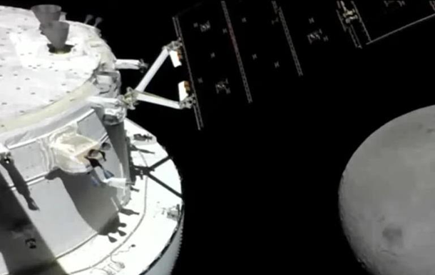 Космічний корабель Orion на мінімальній висоті облетів Місяць