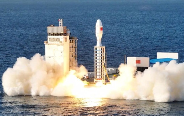 Китай запустив нову ракету з морської платформи
