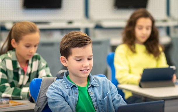 Тисячі українських школярів отримають iPad для навчання