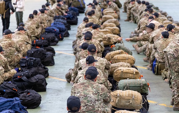 У Британії показали, як українські військові повертаються з навчання