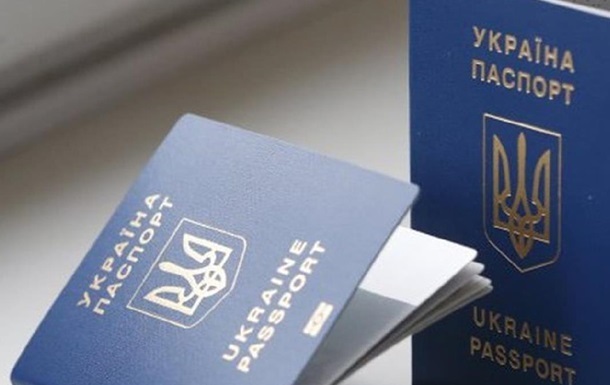 Уряд може дозволити надсилати паспорти поштою