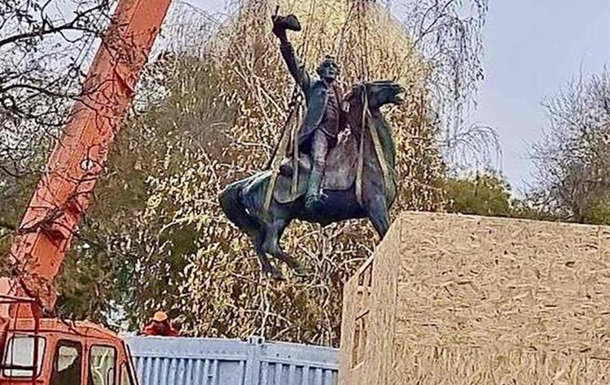 В Ізмаїлі знесли пам ятник полководцю Суворову