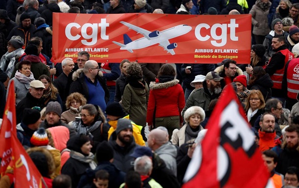 Францію охопили масові протести проти пенсійної реформи