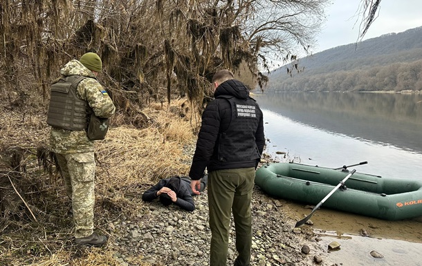 Молдаванин намагався  допомогти  п ятьом ухильникам втекти з України