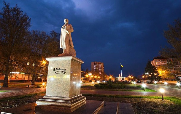 Окупанти знесли пам ятник Шевченку у Мелітополі
