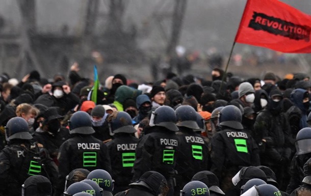 Протести екоактивістів у ФРН: постраждали 70 поліцейських