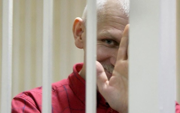 У Білорусі починається суд над лауреатом Нобелівської премії