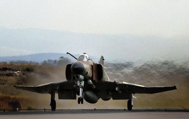Винищувач F-4 ВПС Греції впав у море