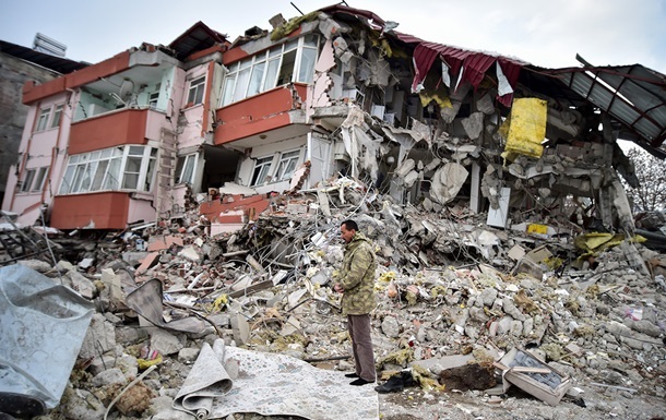 Число загиблих під час землетрусів у Туреччині знову зросло