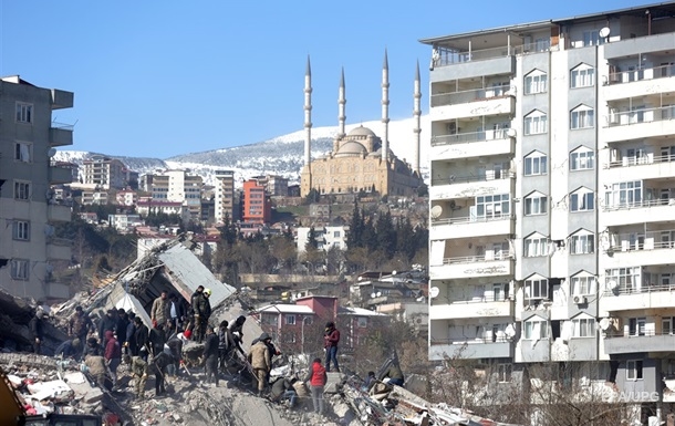 Число жертв землетрусів у Туреччині - понад 12800