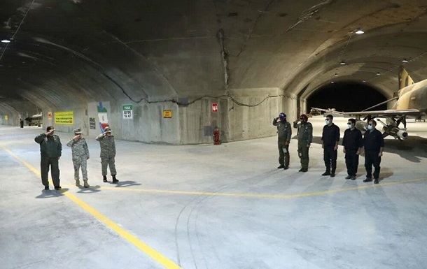 Іран вперше показав підземну авіабазу
