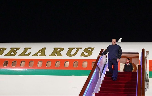 Лукашенко прилетів із візитом до Китаю