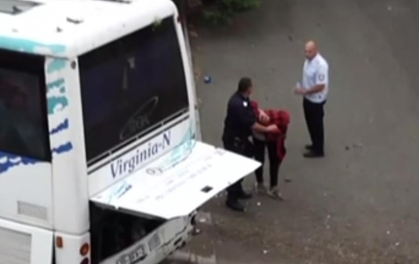 У Болгарії знайшли мікроавтобус із 43 нелегалами