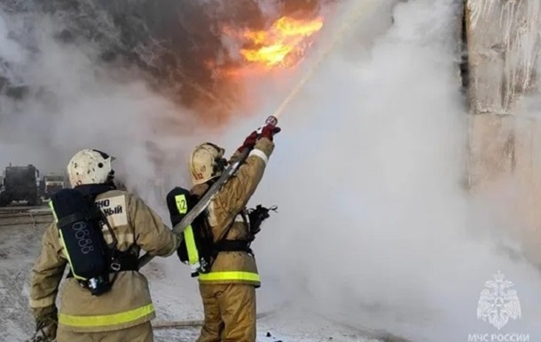 У РФ чергова масштабна пожежа: згоріла техніка на десятки мільйонів
