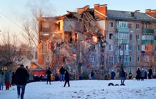 У РФ завалився під їзд житлового будинку через вибух: є загиблі