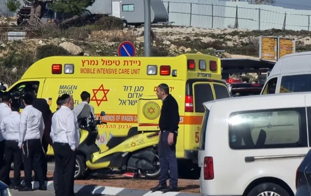 У Єрусалимі терорист врізався у зупинку: є жертви