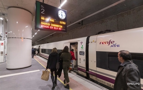 В Іспанії звільнили чиновників, які замовили  непідходящі  поїзди