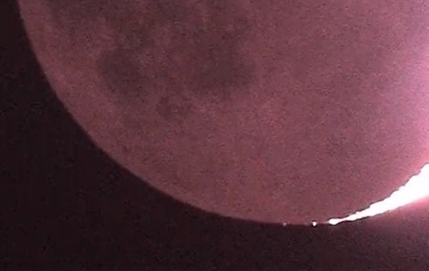 Астроном зафіксував падіння метеорита на Місяць
