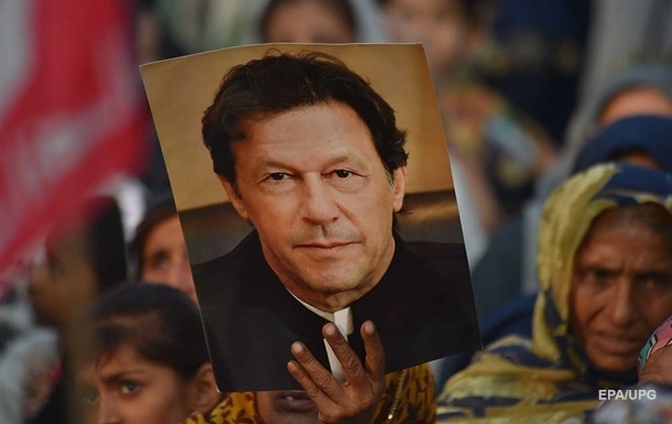 Колишнього прем єр-міністра Пакистану звинуватили у тероризмі