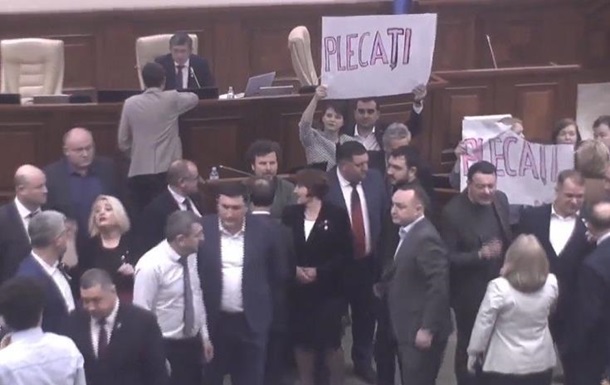 Парламент Молдови зі скандалом проголосував за мовний закон