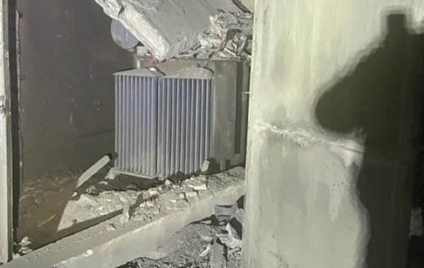 Росіяни обстріляли Курахове, пошкоджено вісім багатоповерхівок