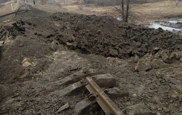 Росіяни пошкодили залізниці у Слов янську