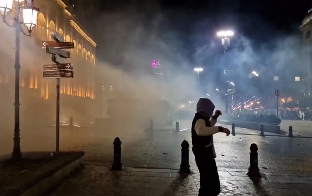 Спецназ розігнав протестувальників у Тбілісі