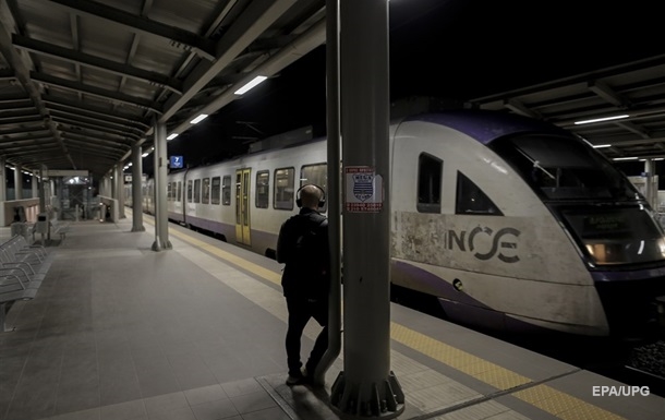 У Греції відновили рух поїздів після смертельної аварії