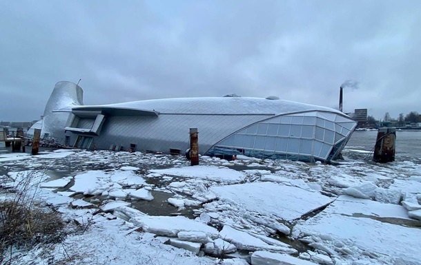 У Росії затонув плавучий ресторан